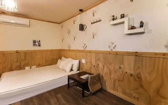 Oda (Korean Syle Room (Netflix personal ac)