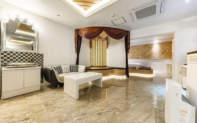 Oda (Special room (Netflix access weekday )