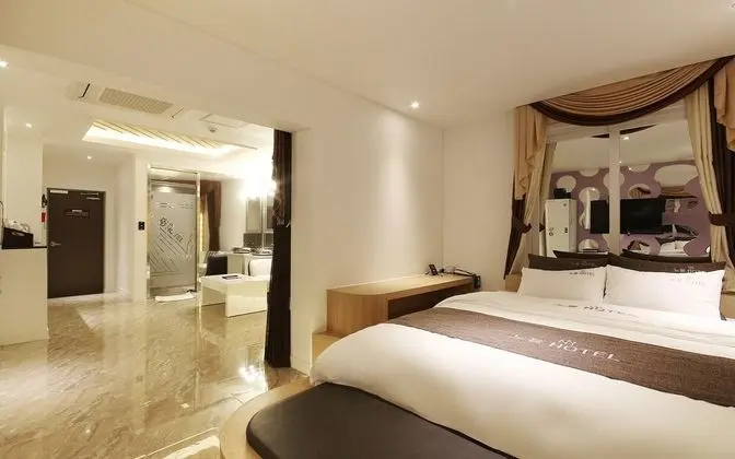 Oda (Special room (Netflix access weekday )