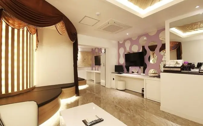 Oda (Special room (Netflix access weekday )