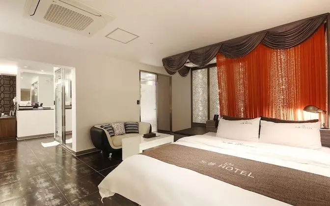 Oda (Special room (Netflix access weekday )