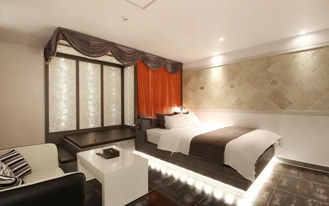 Oda (Special room (Netflix access weekday )