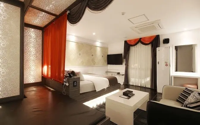 Oda (Special room (Netflix access weekday )