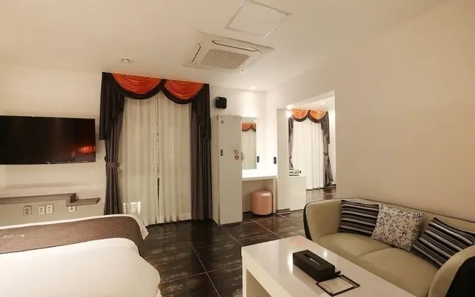 Oda (Special room (Netflix access weekday )