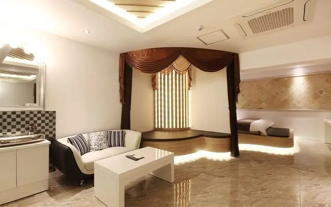 Oda (Special room (Netflix access weekday )