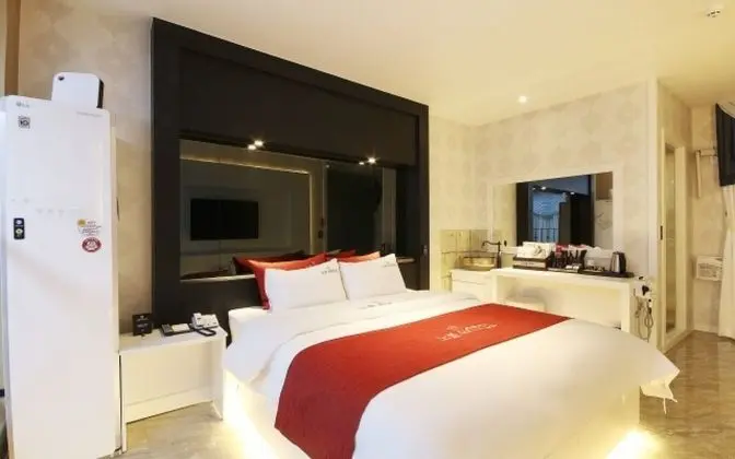 Oda (Suite (Netflix available weekday brea)