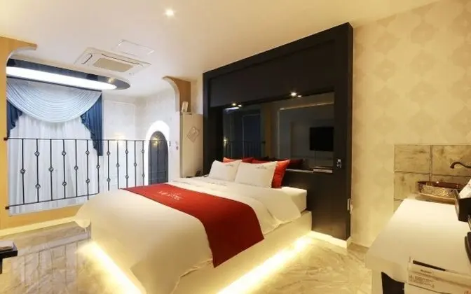 Oda (Suite (Netflix available weekday brea)