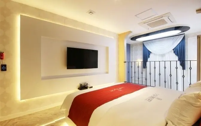 Oda (Suite (Netflix available weekday brea)