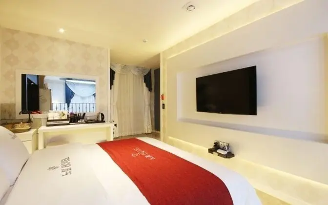 Oda (Suite (Netflix available weekday brea)