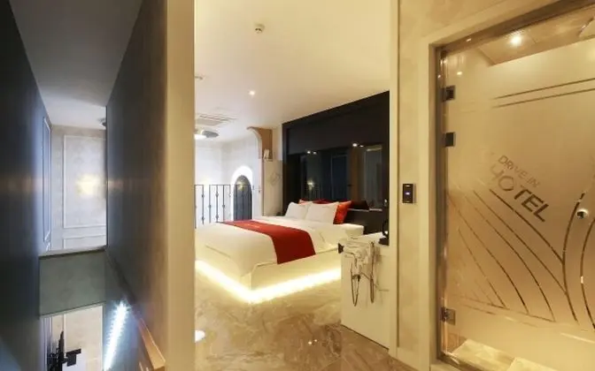 Oda (Suite (Netflix available weekday brea)