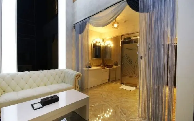 Oda (Suite (Netflix available weekday brea)