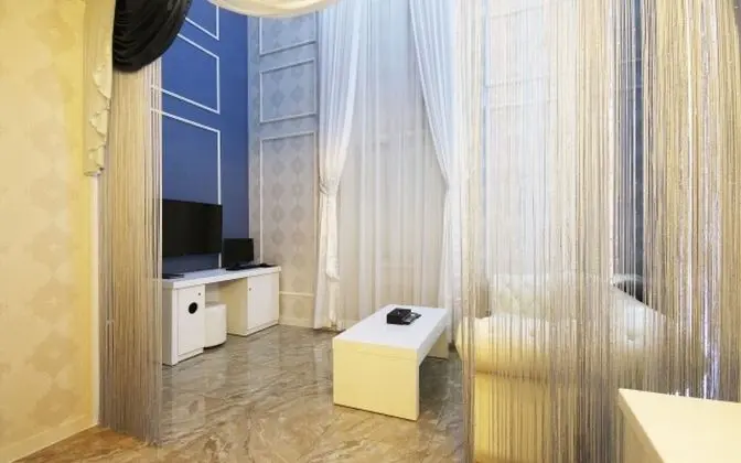 Oda (Suite (Netflix available weekday brea)