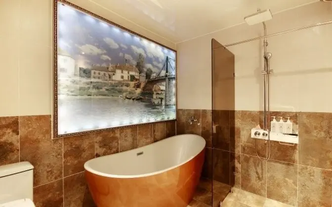 Oda (Suite (Netflix available weekday brea)