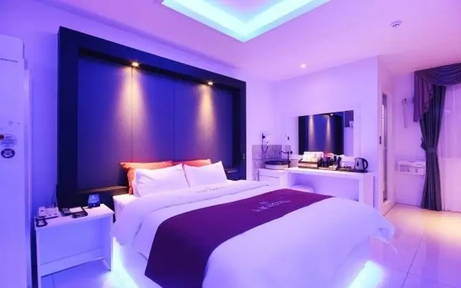 Oda (Suite (Netflix available weekday brea)