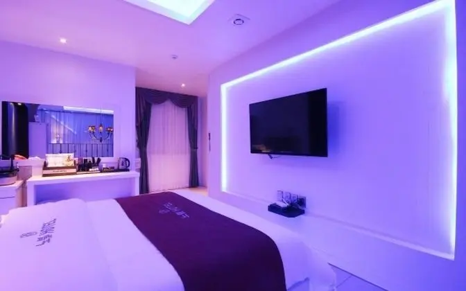 Oda (Suite (Netflix available weekday brea)