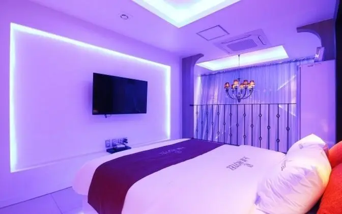 Oda (Suite (Netflix available weekday brea)