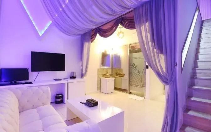 Oda (Suite (Netflix available weekday brea)