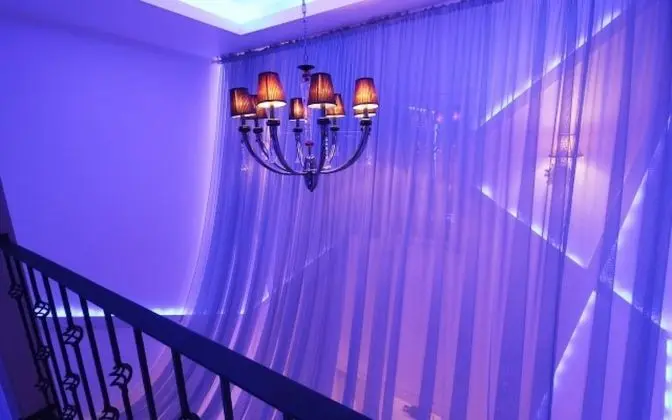 Oda (Suite (Netflix available weekday brea)