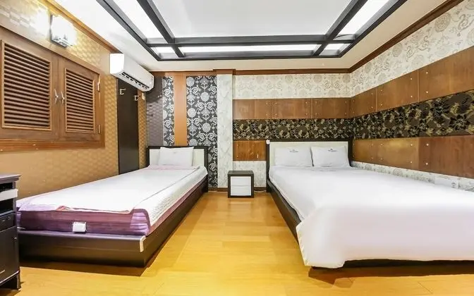 Oda (Twin Room (Double + Single))
