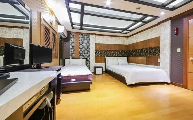 Oda (Twin Room (Double + Single))