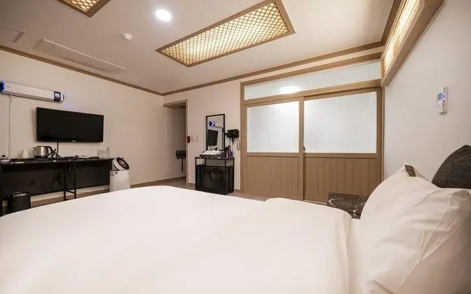 Oda (Deluxe (Air Purifier Cine Hotel Singl)