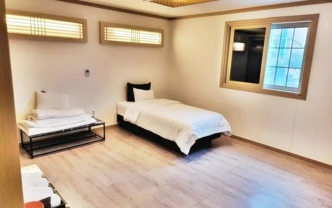 Oda (Deluxe (Air Purifier Cine Hotel Singl)