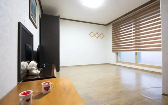 Oda (Apple Mint Room 1)
