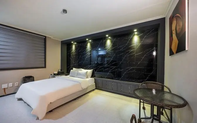 Oda (Special room-air purifier (styler equ)