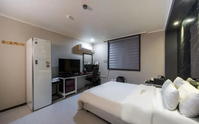 Oda (Special room-air purifier (styler equ)
