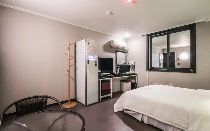 Oda (Special room-air purifier (styler equ)