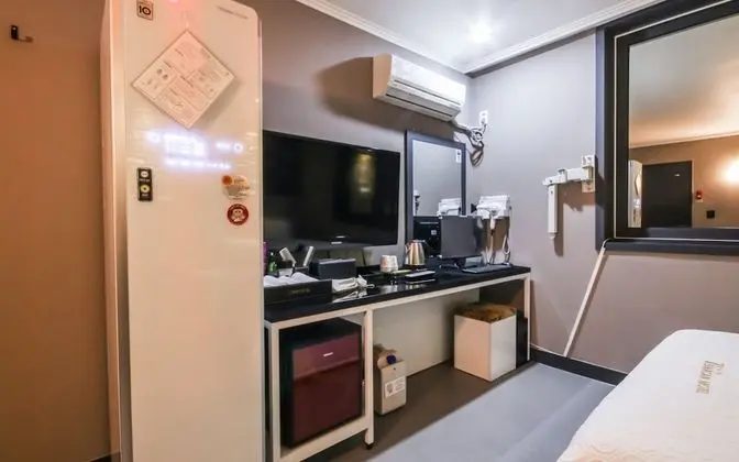 Oda (Special room-air purifier (styler equ)
