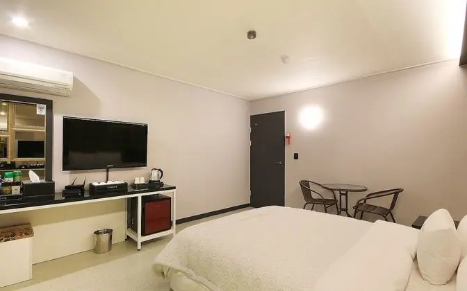 Oda (Special room-air purifier (styler equ)