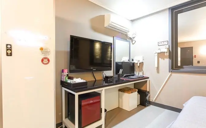 Oda (Special room-air purifier (styler equ)
