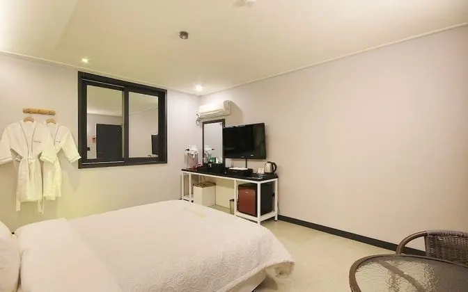 Oda (Special room-air purifier (styler equ)
