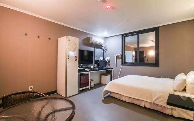Oda (Special room-air purifier (styler equ)