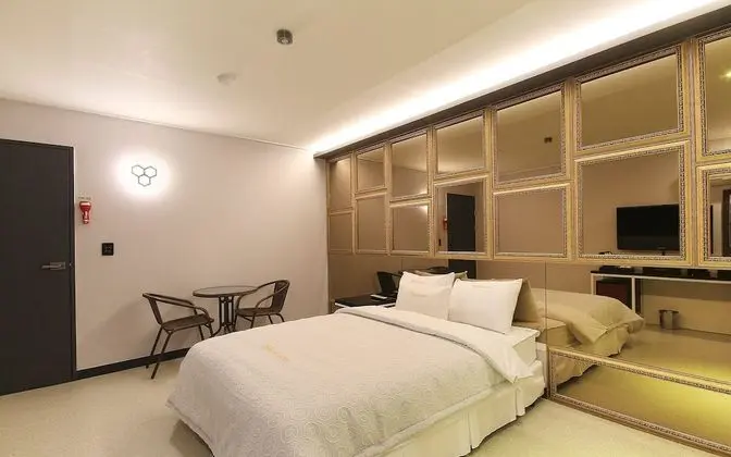 Oda (Special room-air purifier (styler equ)
