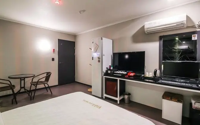 Oda (Special room-air purifier (styler equ)