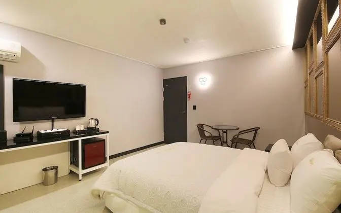 Oda (Special room-air purifier (styler equ)