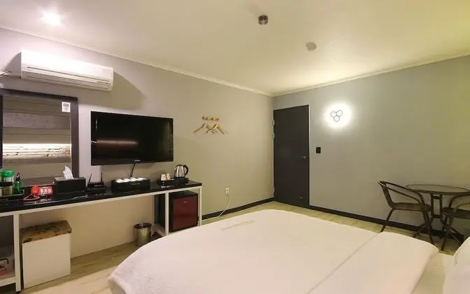 Oda (Special room-air purifier (styler equ)