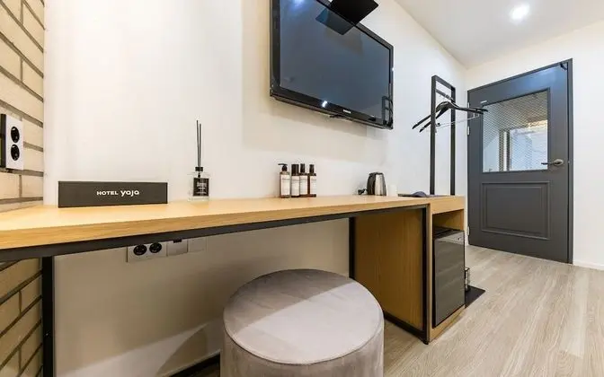 Oda (A room with a comfortable rest (stand)