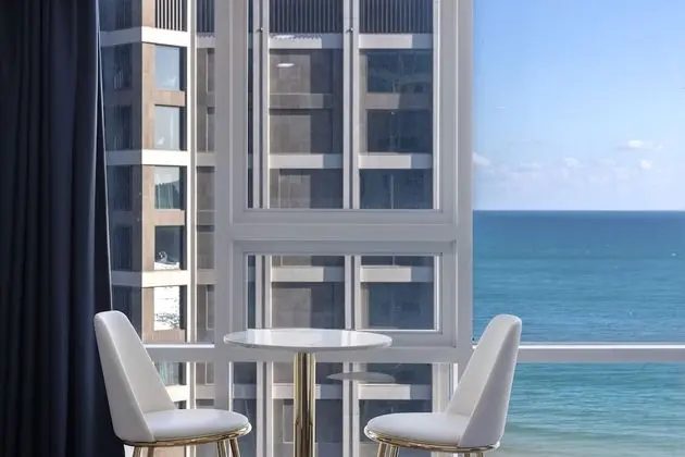 Deluxe Tek Büyük Yataklı Oda, Kısmi Deniz Manzarası