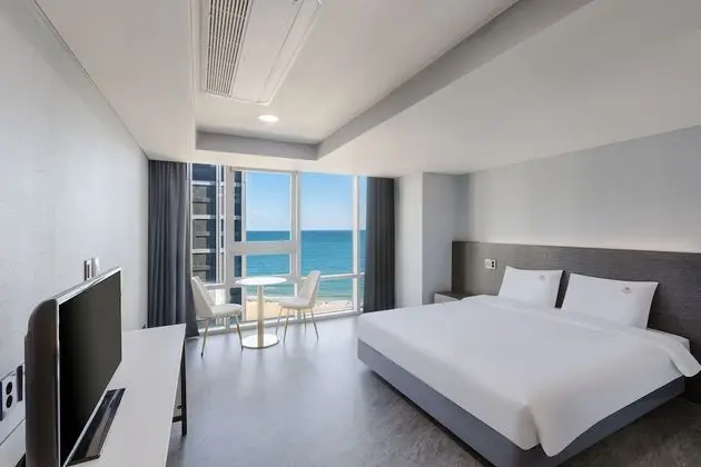 Deluxe Tek Büyük Yataklı Oda, Kısmi Deniz Manzarası