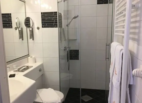 Üç Kişilik Oda
