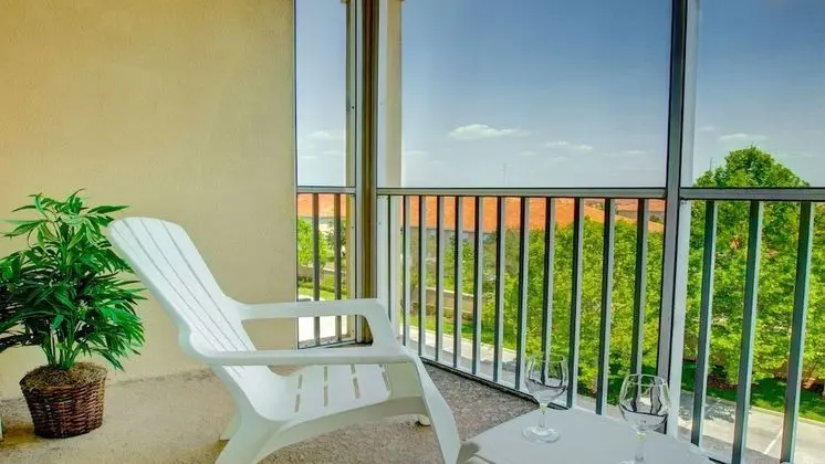 Comfort 3 Bedroom Villa with Pool Access