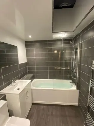 City Ev, 3 Yatak Odası, Sigara İçilmez, Şehir Manzaralı (Lilac Cottage)