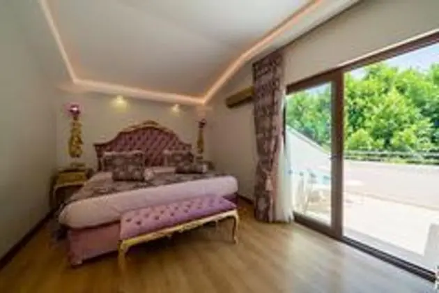 Jakuzili Balayı Odası