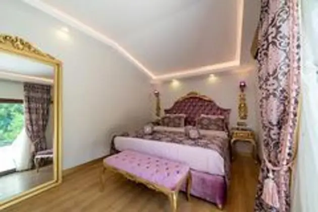 Jakuzili Balayı Odası