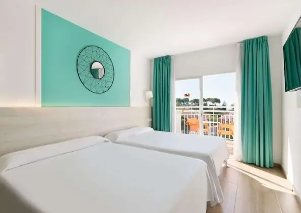 Standard Oda, Havuz Manzaralı (3 Adults + 1 Child)