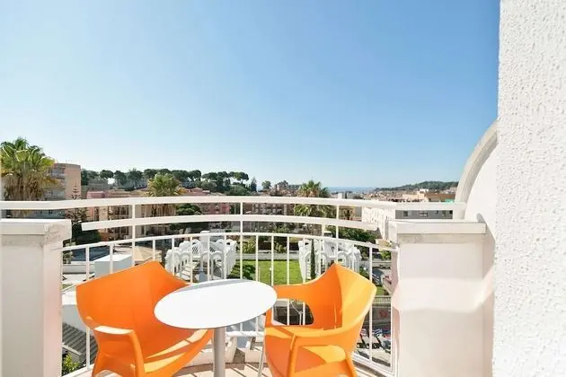 Standard Oda, Havuz Manzaralı (3 Adults + 1 Child)