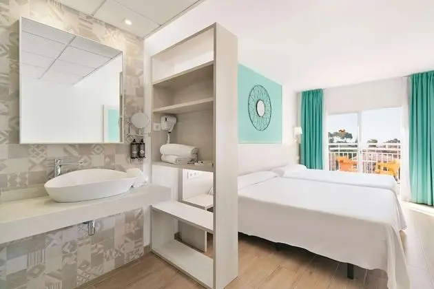 Standard Oda, Havuz Manzaralı (3 Adults + 1 Child)